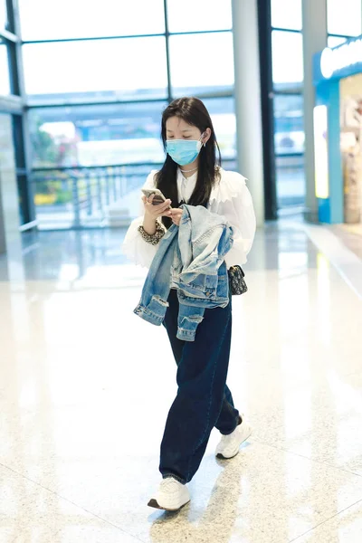 Китайская Актриса Чжан Жуонань Прилетает Аэропорт Пекина Перед Вылетом Пекин — стоковое фото