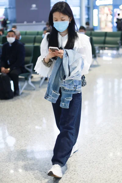 Kinesiska Skådespelerskan Zhang Ruonan Anländer Till Pekings Flygplats Före Avgång — Stockfoto