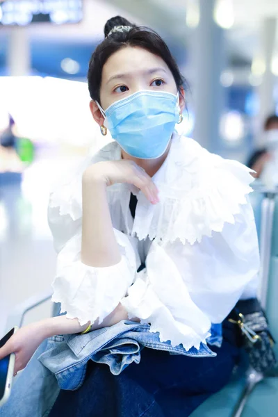 Chińska Aktorka Zhang Ruonan Przybywa Lotnisko Pekinie Przed Wylotem Pekinie — Zdjęcie stockowe