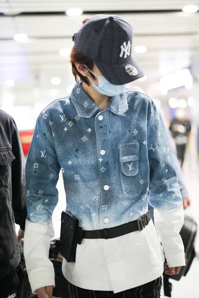 Chinese Singer Ling Chao Arrives Beijing Airport Departure Beijing China — Stock Photo, Image