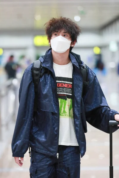 Actor Chino Zhang Zhehan Llega Aeropuerto Beijing Antes Salida Beijing —  Fotos de Stock