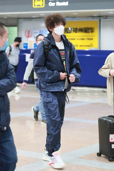 Китайский Актёр Чжан Чжэхан Прибывает Аэропорт Пекина Перед Вылетом Пекин — стоковое фото