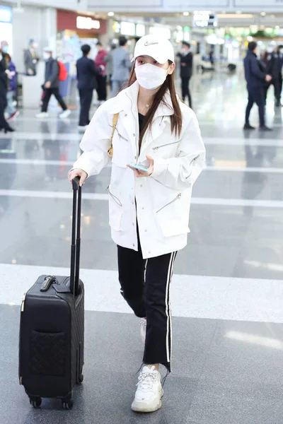 Actrice Chinoise Lai Yumeng Arrive Aéroport Pékin Avant Son Départ — Photo