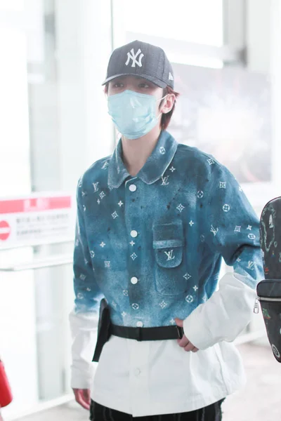 Chinese Singer Ling Chao Arrives Beijing Airport Departure Beijing China — Stock Photo, Image