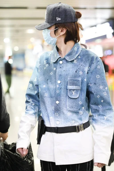 Cantora Chinesa Ling Chao Chega Aeroporto Pequim Antes Partida Pequim — Fotografia de Stock