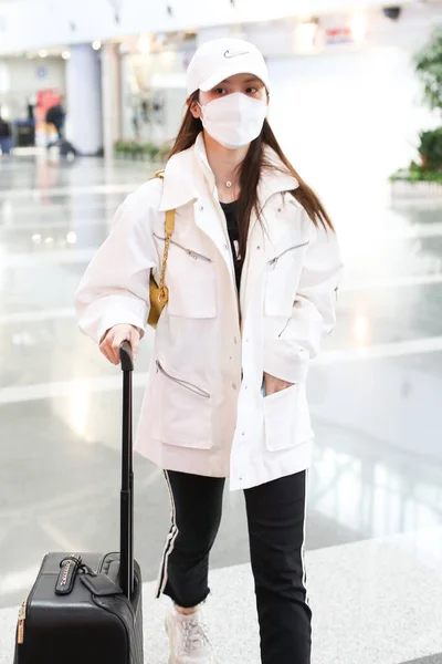 Chinese Actrice Lai Yumeng Arriveert Voor Vertrek Een Luchthaven Peking — Stockfoto