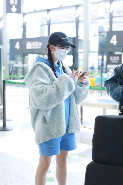 Atriz Chinesa Jiang Mengjie Aparece Aeroporto Xangai Antes Partida Xangai — Fotografia de Stock