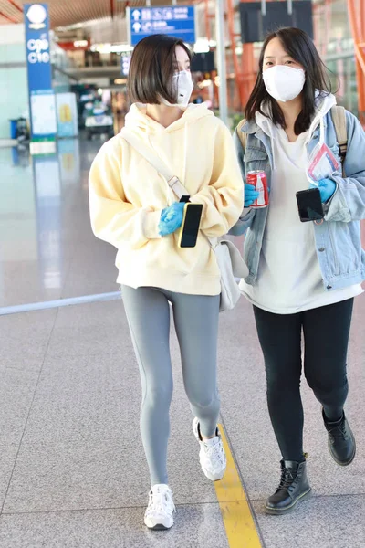 中国の女優 モデルの趙逸仙 あるいはクロエ 趙が2020年4月21日に北京の空港に到着 — ストック写真