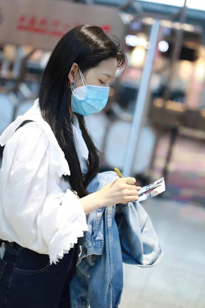 Actrița Chineză Zhang Ruonan Ajunge Aeroport Din Beijing Înainte Plecare — Fotografie, imagine de stoc