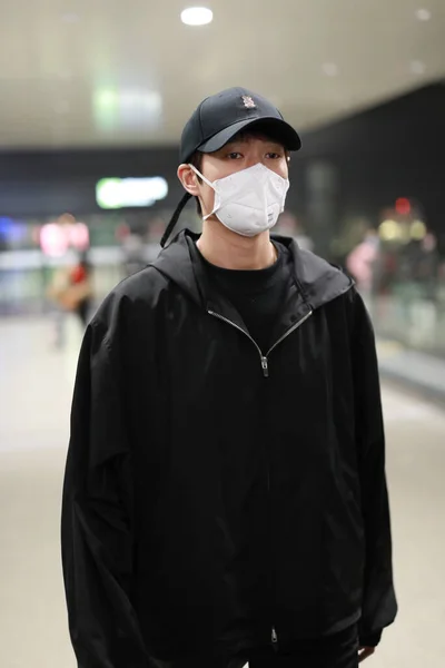 Actor Chino Wei Daxun Aparece Aeropuerto Shanghai Después Aterrizar Shanghai — Foto de Stock