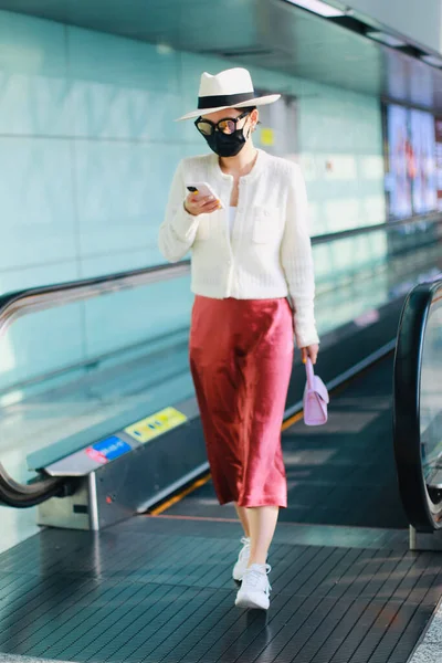Китайская Актриса Певица Чжан Цзяни Дженни Чжан Прибывает Аэропорт Чэнду — стоковое фото