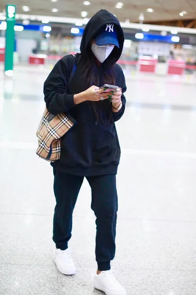 Cantor Chinês Jike Junyi Chega Aeroporto Pequim Antes Partida Pequim — Fotografia de Stock