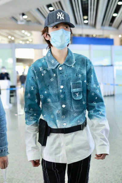 Chinese Singer Ling Chao Arrives Beijing Airport Departure Beijing China — Stock Photo, Image