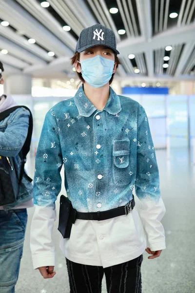 Cantora Chinesa Ling Chao Chega Aeroporto Pequim Antes Partida Pequim — Fotografia de Stock