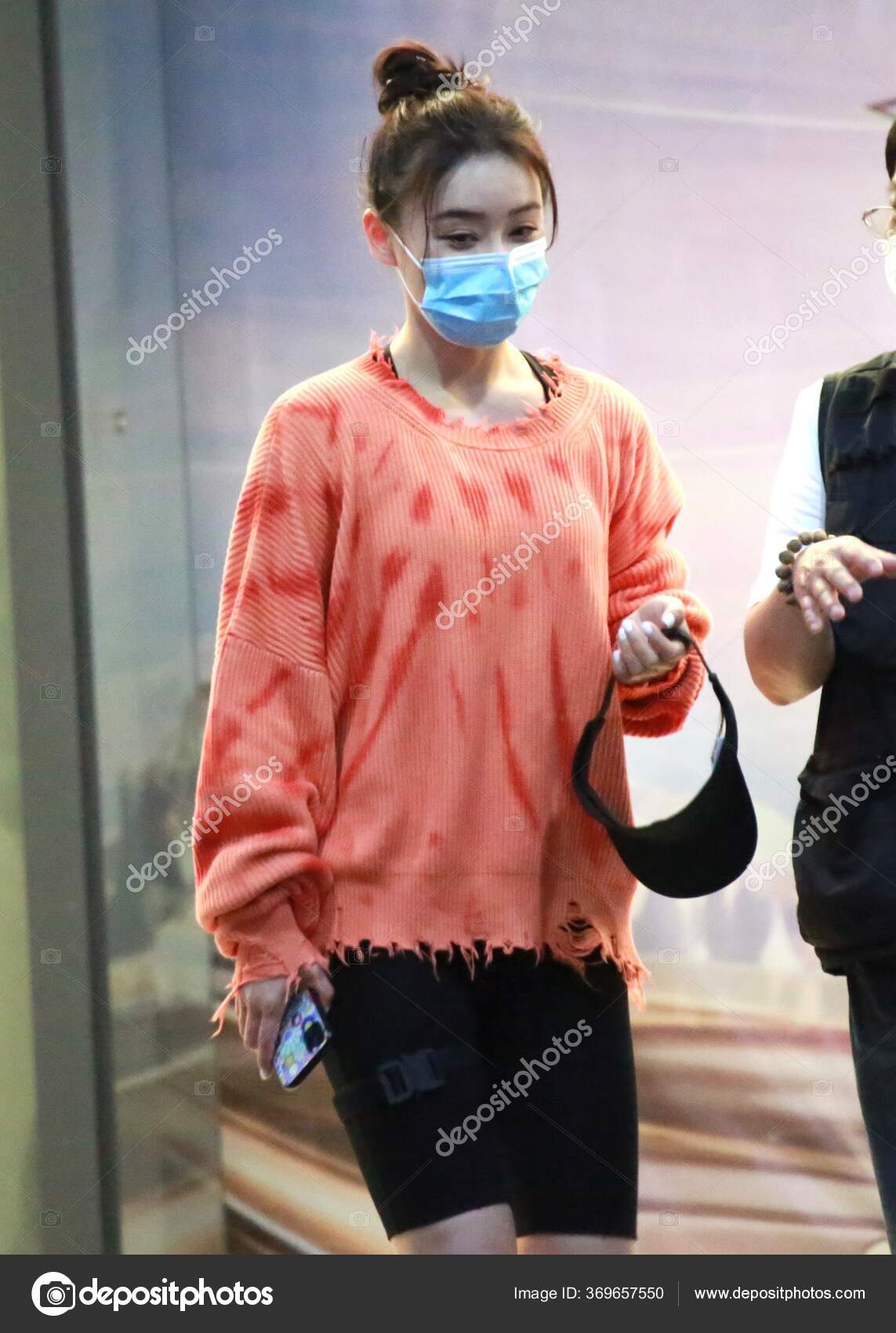 Chinese Actress Singer Yuan Shanshan Seen Out Hunan Broadcasting