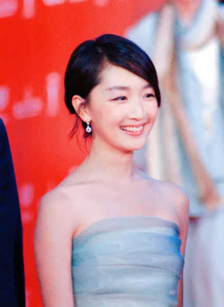 Chińska Aktorka Zhou Dongyu Uczestniczy Xviii Międzynarodowym Festiwalu Filmowym Szanghaju — Zdjęcie stockowe