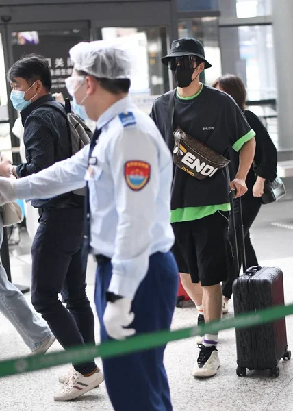 Chinese Actor Han Dongjun Also Known Elvis Han Arrives Airport — Stock Photo, Image