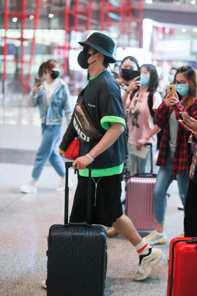 中国の俳優ハン ドンジュンもエルヴィス ハンとして知られ 5月8 2020の空港に到着します — ストック写真