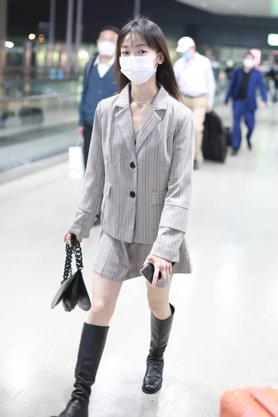 中国の女優呉金燕が北京空港に到着 5月12 2020 — ストック写真