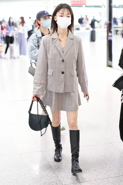 Chinesische Schauspielerin Jinyan Trifft Mai 2020 Auf Dem Flughafen Peking — Stockfoto