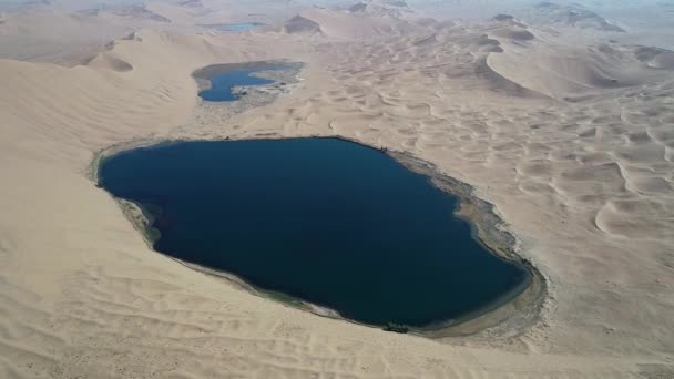 Vista Aérea Pequeños Lagos Desierto Badain Jaran Tercer Desierto Más — Vídeos de Stock