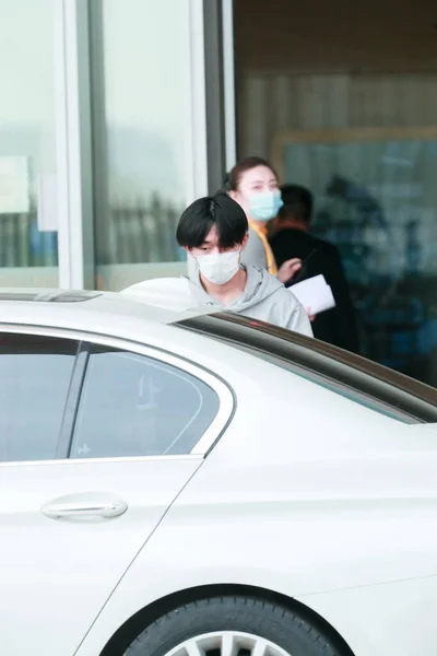 Chinese Zanger Danser Acteur Jackson Yee Arriveert Beijing Luchthaven Beijing — Stockfoto