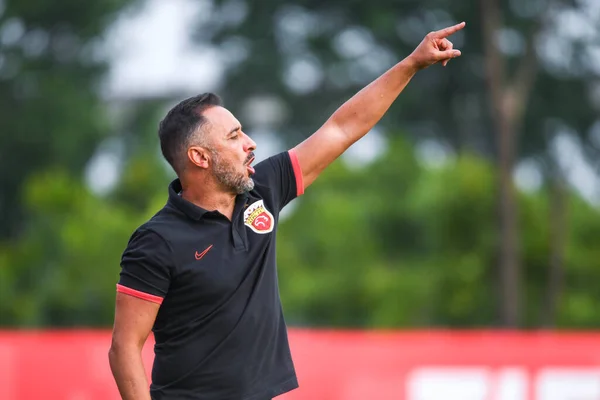 Vitor Pereira Trenér Šanghaje Sipg Křičí Aby Během Rozcvičky Proti — Stock fotografie