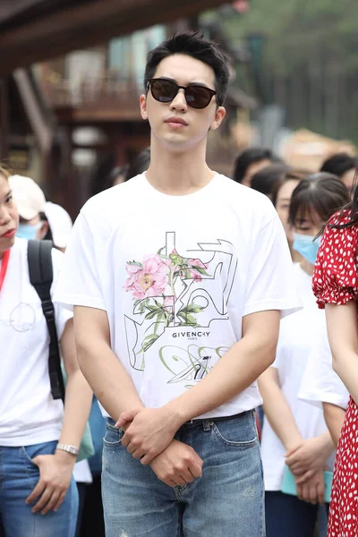 Attore Cantautore Cinese Weizhou Noto Anche Come Timmy Presenta Con — Foto Stock