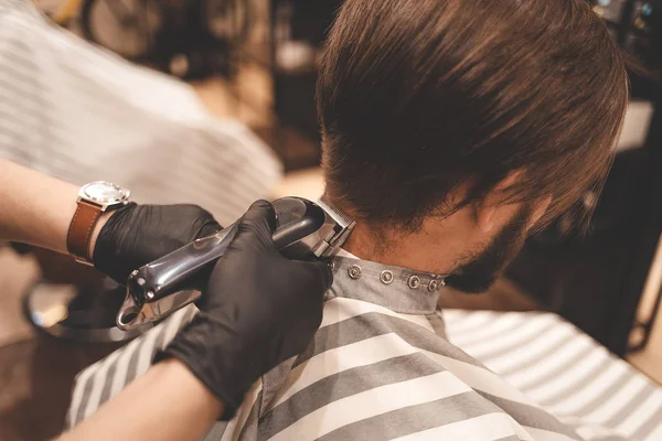 Hairdresser Makes Haircut Clipper Barber Doing Haircut Clipper — ストック写真