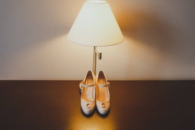 Gelinin ayakkabısındaki alyanslar