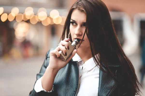 Portrait Attractive Serious Woman Who Uses Electronic Cigarette Relieve Stress — Stok fotoğraf