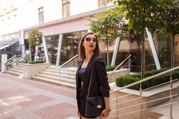 Porträt Eines Stilvollen Business Girls Mit Brille Freien — Stockfoto