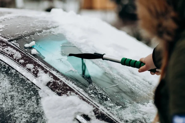 Araba Kar Temizleme — Stok fotoğraf