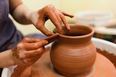 Potter kilden ürüne son şeklini verir