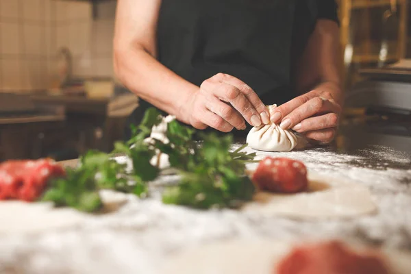 Chef Georgian Restaurant Sculpts Khinkali Khinkali Cooking Process — Stock Photo, Image