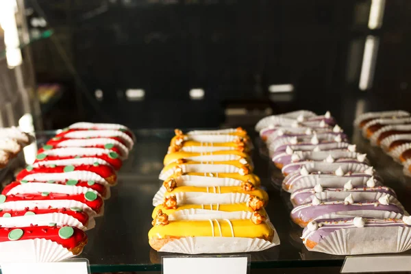 Large Assortment Eclairs Other Goodies Shelf Pastry Shop — Stock Photo, Image