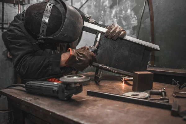 Worker Welder Mask Works Workshop Welding Iron Man Makes Iron — 스톡 사진
