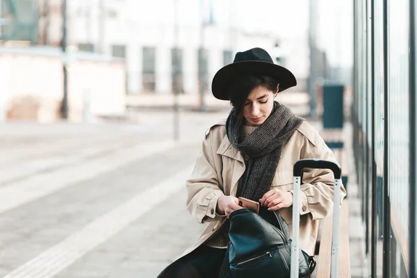 Casual Young Woman Sits Public Transport Stop Get Phone Bag — Stok fotoğraf