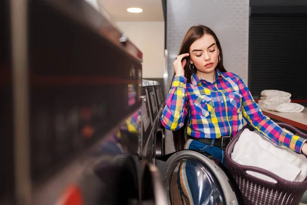 Tired Girl Basket Laundry Laundry Holds Her Head — 스톡 사진