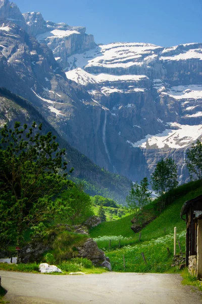 Wodospad w Pirenejach góry — Zdjęcie stockowe
