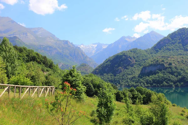 Pyrenees mountains in summer — Stock Photo, Image
