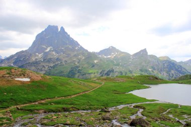Yaz aylarında Pirene Dağları