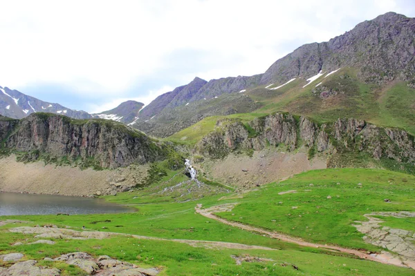 Summer in the Pyrenees mountains — Stock Photo, Image