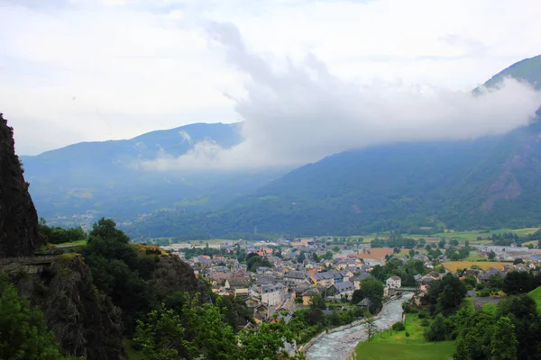 Town in the Pyrenees mountains — Stock Photo, Image