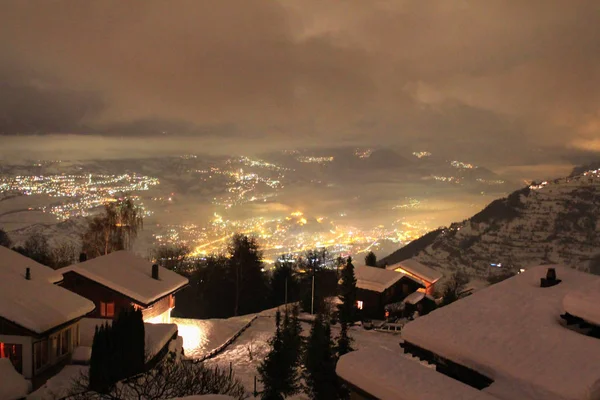Ośrodku narciarskim, w górach w Szwajcarii — Zdjęcie stockowe