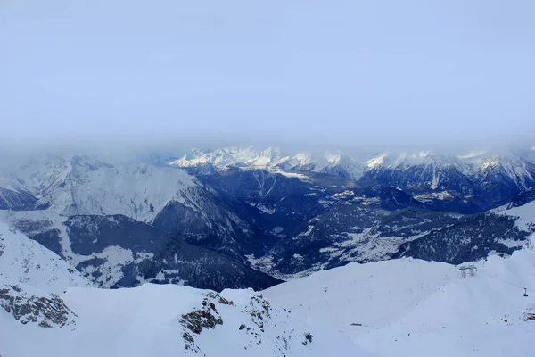 Estación de esquí, montañas en Suiza —  Fotos de Stock