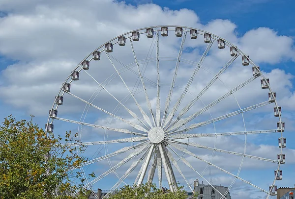 Wallpaper View Ferris Wheel Background Blue Sky Clouds — Stock Photo, Image