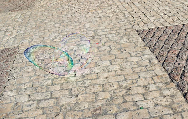 Geometrischer Hintergrund Aus Pflasterplatten Große Seifenblase Und Ihr Schatten Der — Stockfoto