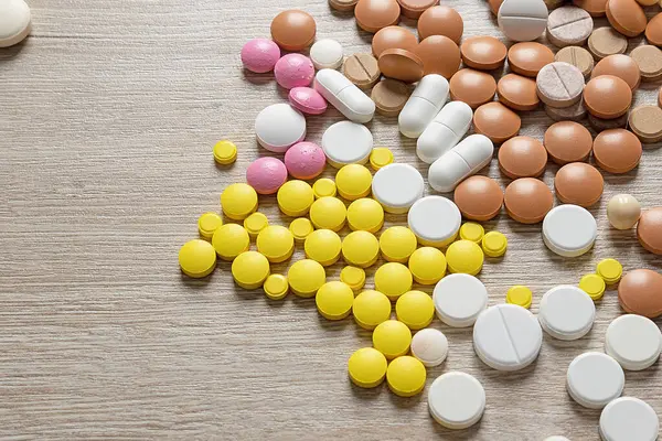 Tablets Various Shapes Colors Scattered Table Close Pills Background — Stock Photo, Image