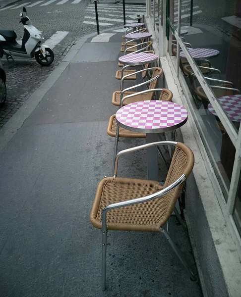 Deserted Street Cafe Gratis Cafe Tafels Stoelen — Stockfoto